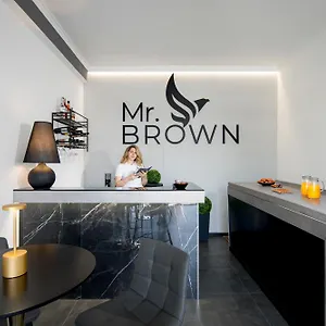 Mr Brown And Pensión